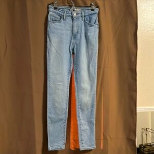Levi’s 721 high rise skinny in very light wash. Size 26. Like new.